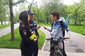 Сотрудники Отдела ГИБДД УВД по ЮВАО разъясняют правила для велосипедистов